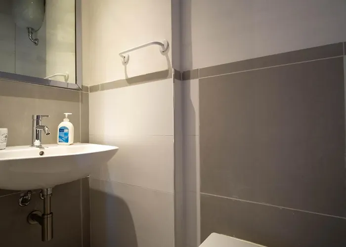 Castello Di Lisignano - Storia Pace E Tradizione Agazzano